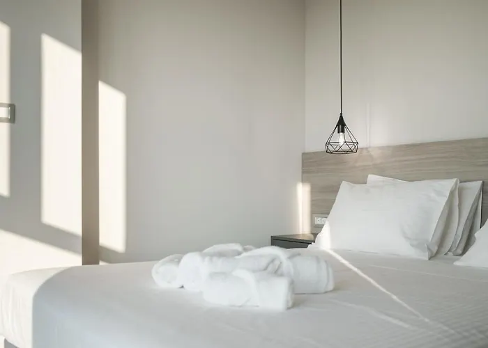 Sky-high Penthouse W. Stunning Views - 01 *