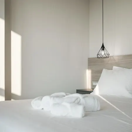 Sky-high Penthouse W. Stunning Views - 01 *